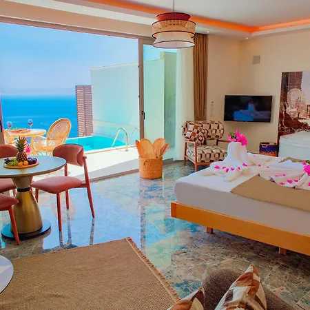 Liz - Hill Vista Villa